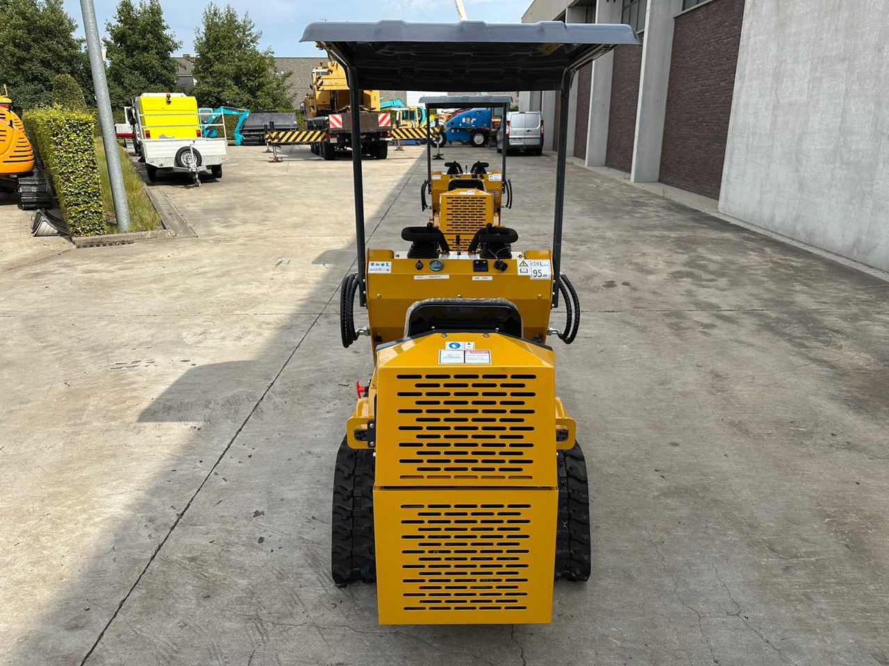 Newrick SI360 - Skid steer loader: picture 5 Newrick SI360 - Skid steer loader: picture 5
