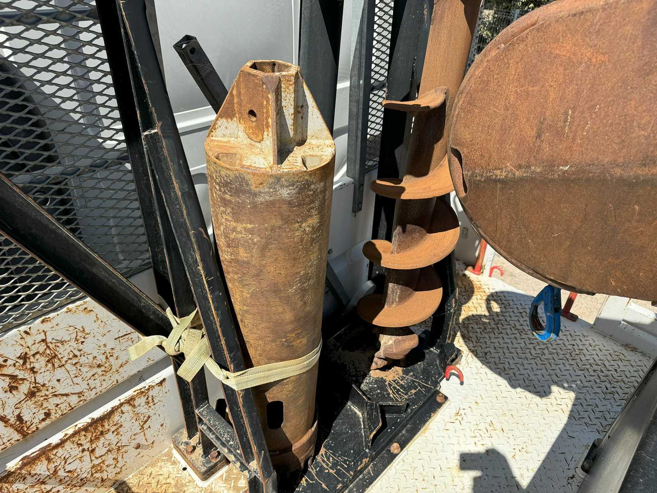 Dropside/ Flatbed truck, Crane truck Risa Renault D14 G2T TARIÈRE: picture 29 Dropside/ Flatbed truck, Crane truck Risa Renault D14 G2T TARIÈRE: picture 29