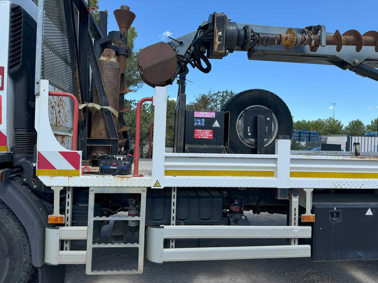 Dropside/ Flatbed truck, Crane truck Risa Renault D14 G2T TARIÈRE: picture 26 Dropside/ Flatbed truck, Crane truck Risa Renault D14 G2T TARIÈRE: picture 26