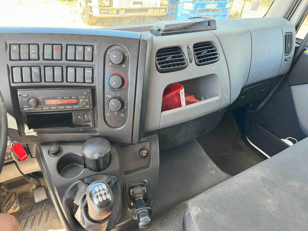 Dropside/ Flatbed truck, Crane truck Risa Renault D14 G2T TARIÈRE: picture 41 Dropside/ Flatbed truck, Crane truck Risa Renault D14 G2T TARIÈRE: picture 41