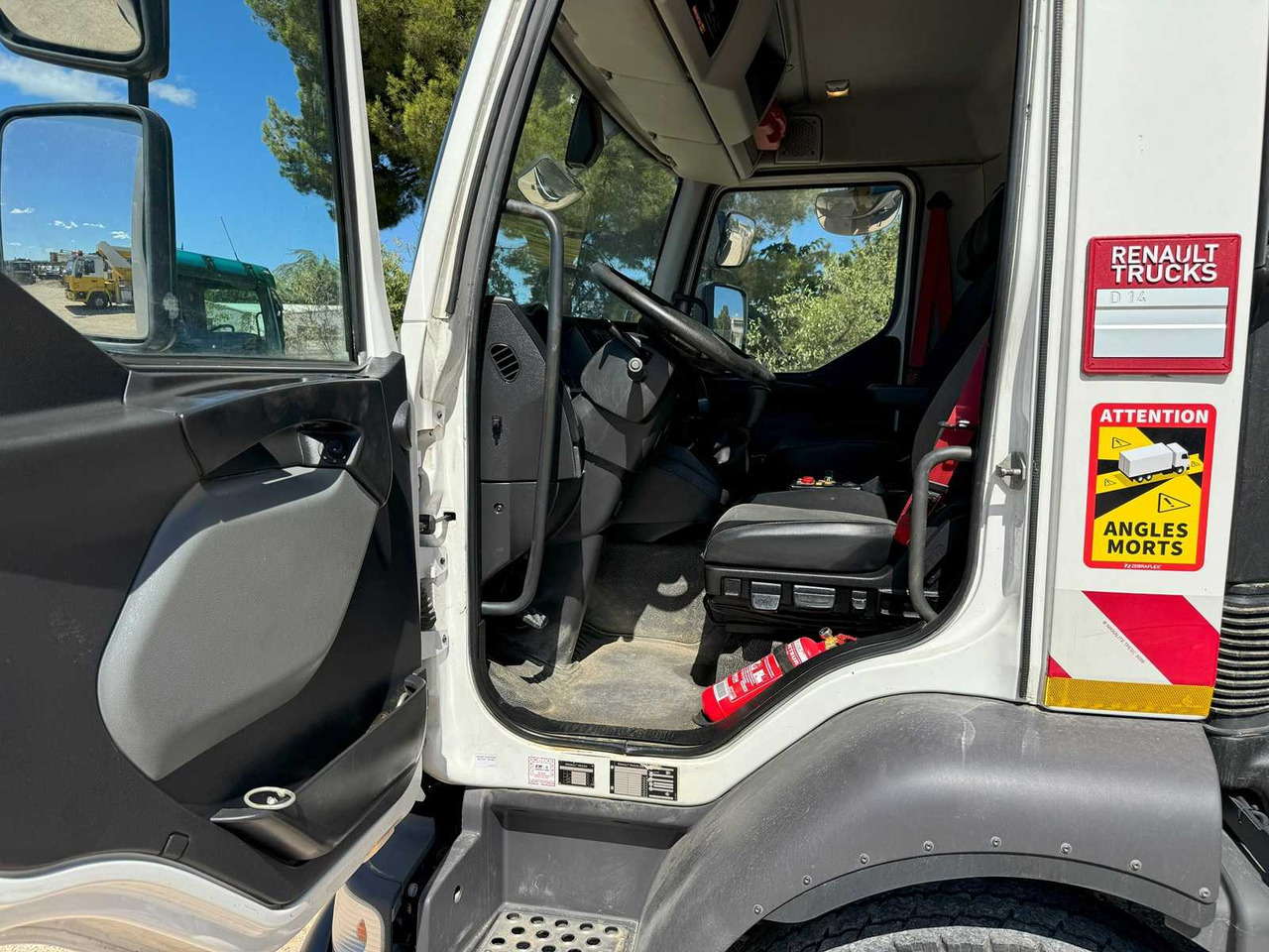 Dropside/ Flatbed truck, Crane truck Risa Renault D14 G2T TARIÈRE: picture 36 Dropside/ Flatbed truck, Crane truck Risa Renault D14 G2T TARIÈRE: picture 36