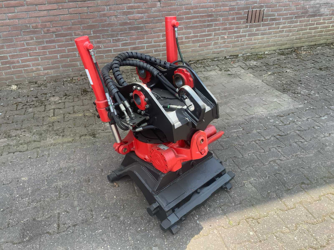 Rototilt RT 40 - Excavator bucket: picture 1 Rototilt RT 40 - Excavator bucket: picture 1