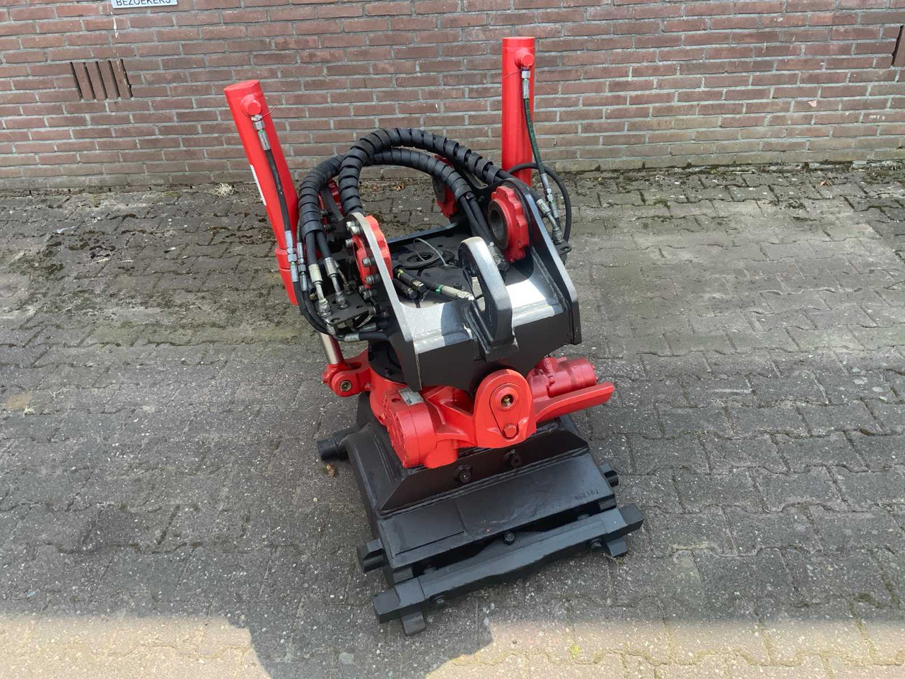 Rototilt RT 40 - Excavator bucket: picture 3 Rototilt RT 40 - Excavator bucket: picture 3