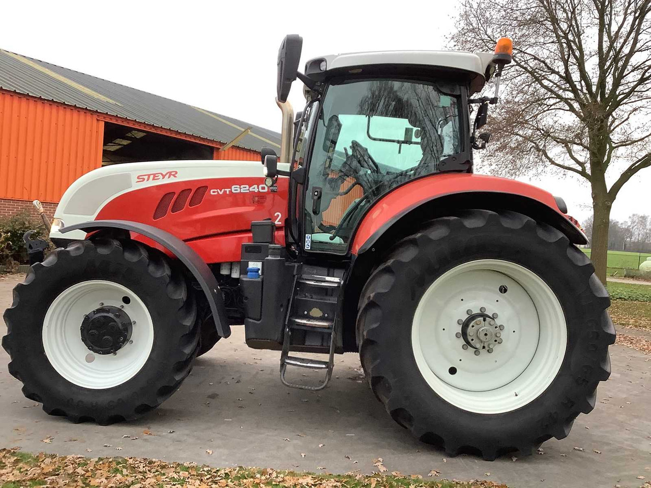 STEYR - 2016 - CVT 6240 - ALL-WHEEL DRIVE FARM TRACTOR - Farm tractor: picture 5 STEYR - 2016 - CVT 6240 - ALL-WHEEL DRIVE FARM TRACTOR - Farm tractor: picture 5