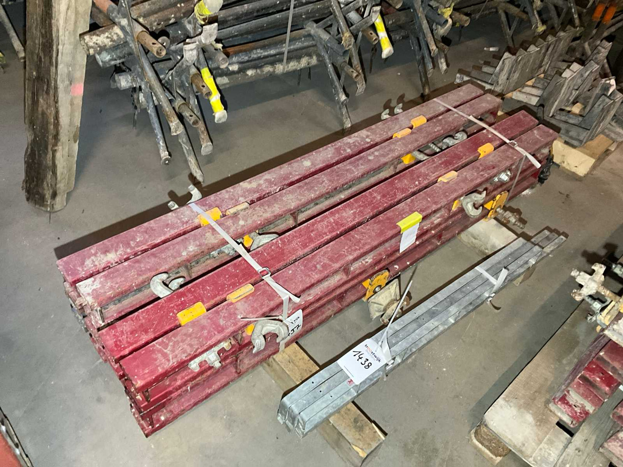 Steel wall transom (8x) - Concrete equipment: picture 1 Steel wall transom (8x) - Concrete equipment: picture 1