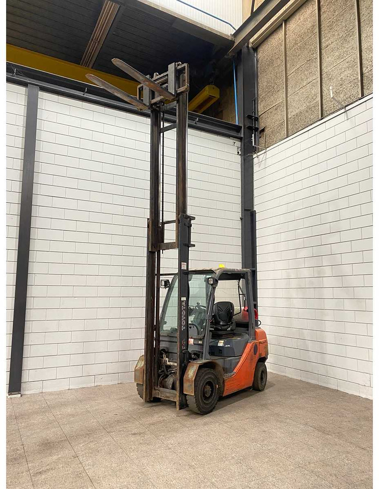 Forklift TOYOTA - 02-8FGF25 - FORKLIFT - SIDE-SHIFT: picture 13 Forklift TOYOTA - 02-8FGF25 - FORKLIFT - SIDE-SHIFT: picture 13