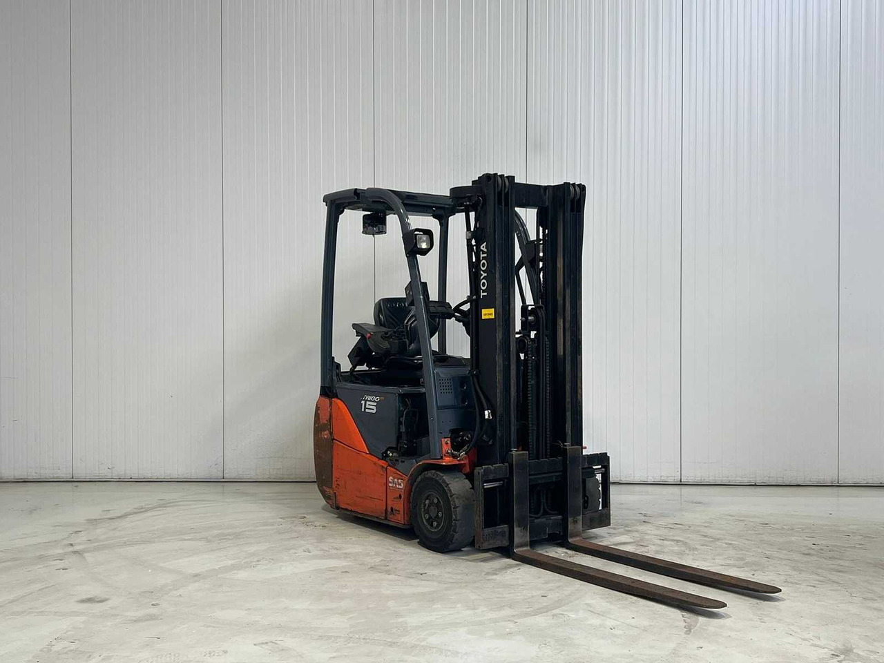 TOYOTA - 2015 - 8FBET15 - FORKLIFT TRIPLEX - FREE-LIFT - SIDE-SHIFT - Forklift: picture 1 TOYOTA - 2015 - 8FBET15 - FORKLIFT TRIPLEX - FREE-LIFT - SIDE-SHIFT - Forklift: picture 1