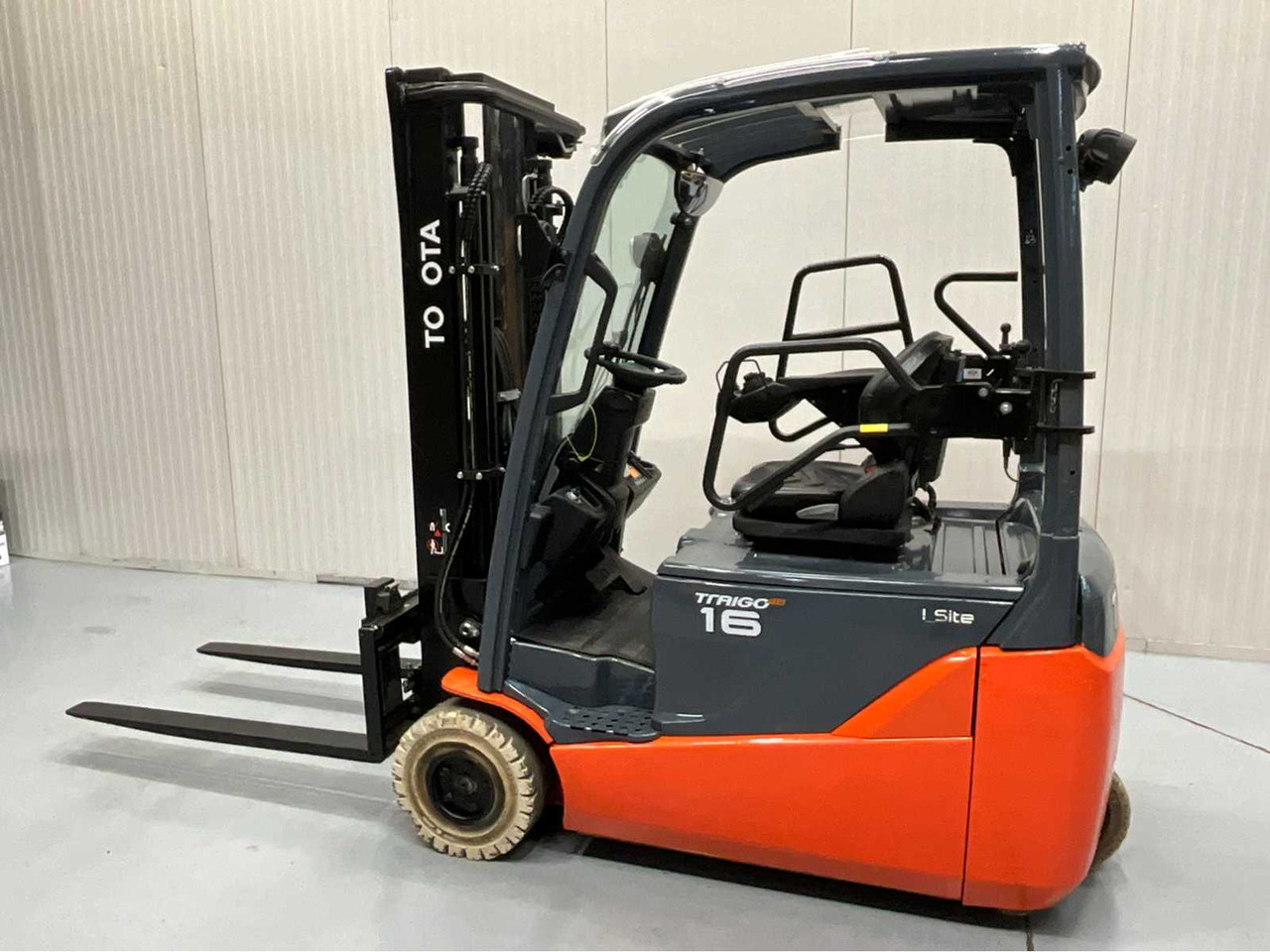 TOYOTA - 2018 - 8FBE16T - FORKLIFT, FREELIFT - SIDE-SHIFT - PLASTIC ROOF - 4TH FUNCTION - Forklift: picture 4 TOYOTA - 2018 - 8FBE16T - FORKLIFT, FREELIFT - SIDE-SHIFT - PLASTIC ROOF - 4TH FUNCTION - Forklift: picture 4