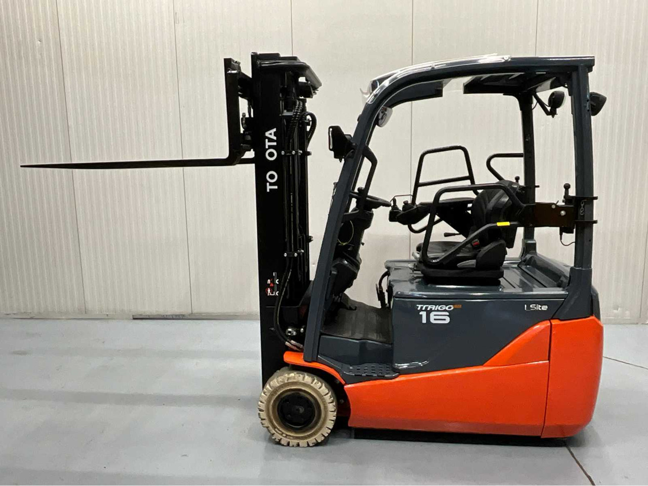 TOYOTA - 8FBE16T - FORKLIFT 2018- FREELIFT - SIDESHIFT - PLASTIC ROOF - 4TH FUNCTION - Forklift: picture 2 TOYOTA - 8FBE16T - FORKLIFT 2018- FREELIFT - SIDESHIFT - PLASTIC ROOF - 4TH FUNCTION - Forklift: picture 2