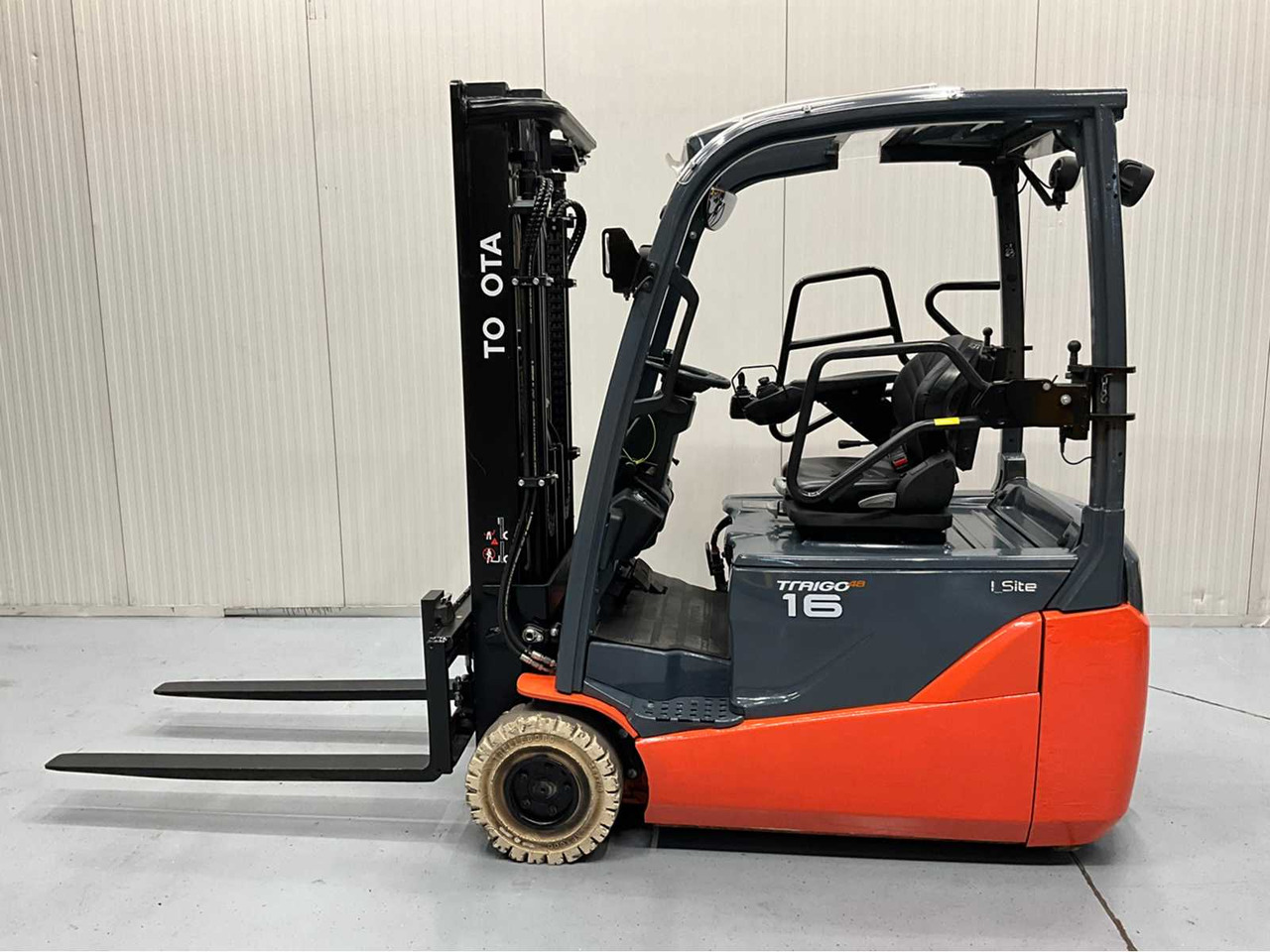 TOYOTA - 8FBE16T - FORKLIFT 2018- FREELIFT - SIDESHIFT - PLASTIC ROOF - 4TH FUNCTION - Forklift: picture 3 TOYOTA - 8FBE16T - FORKLIFT 2018- FREELIFT - SIDESHIFT - PLASTIC ROOF - 4TH FUNCTION - Forklift: picture 3