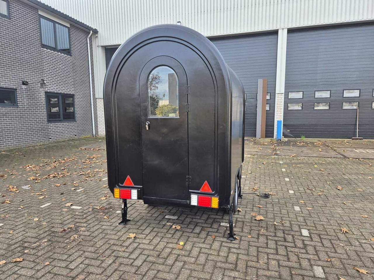 FOOD TRUCK BLACK - 2025 - Trailer: picture 5 FOOD TRUCK BLACK - 2025 - Trailer: picture 5