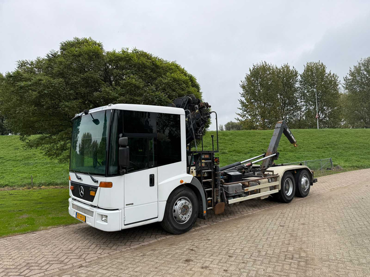 Truck 2007 MERCEDES-BENZ ECONIC CRANE TRUCK HIAB 220 - 6X2: picture 7
