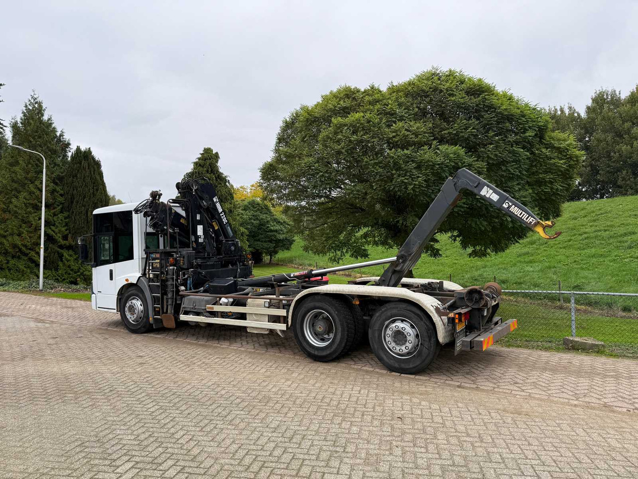 Truck 2007 MERCEDES-BENZ ECONIC CRANE TRUCK HIAB 220 - 6X2: picture 6