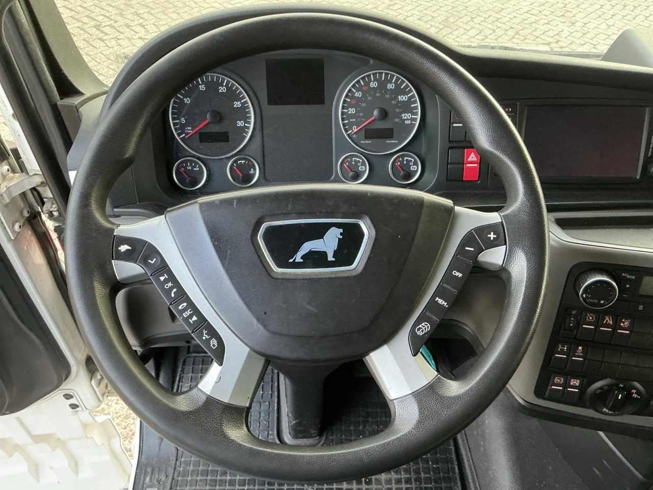 Truck 2018 MAN TGX 18.500 SEMI-TRAILER TRACTOR: picture 18 Truck 2018 MAN TGX 18.500 SEMI-TRAILER TRACTOR: picture 18