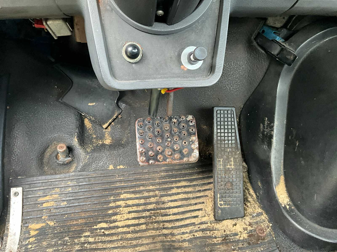 Truck FORD - - F700 - TRUCK: picture 15