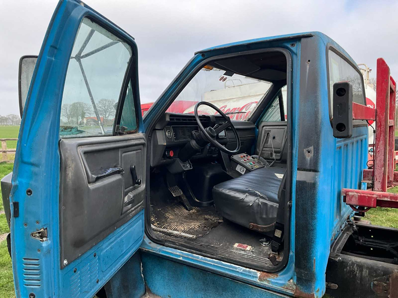 Truck FORD - - F700 - TRUCK: picture 9