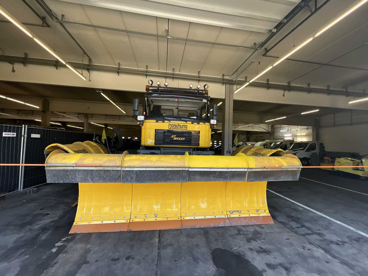 MAN - JETBROOM AIRFIELD JET SWEEPER - 2005 - Truck: picture 3 MAN - JETBROOM AIRFIELD JET SWEEPER - 2005 - Truck: picture 3