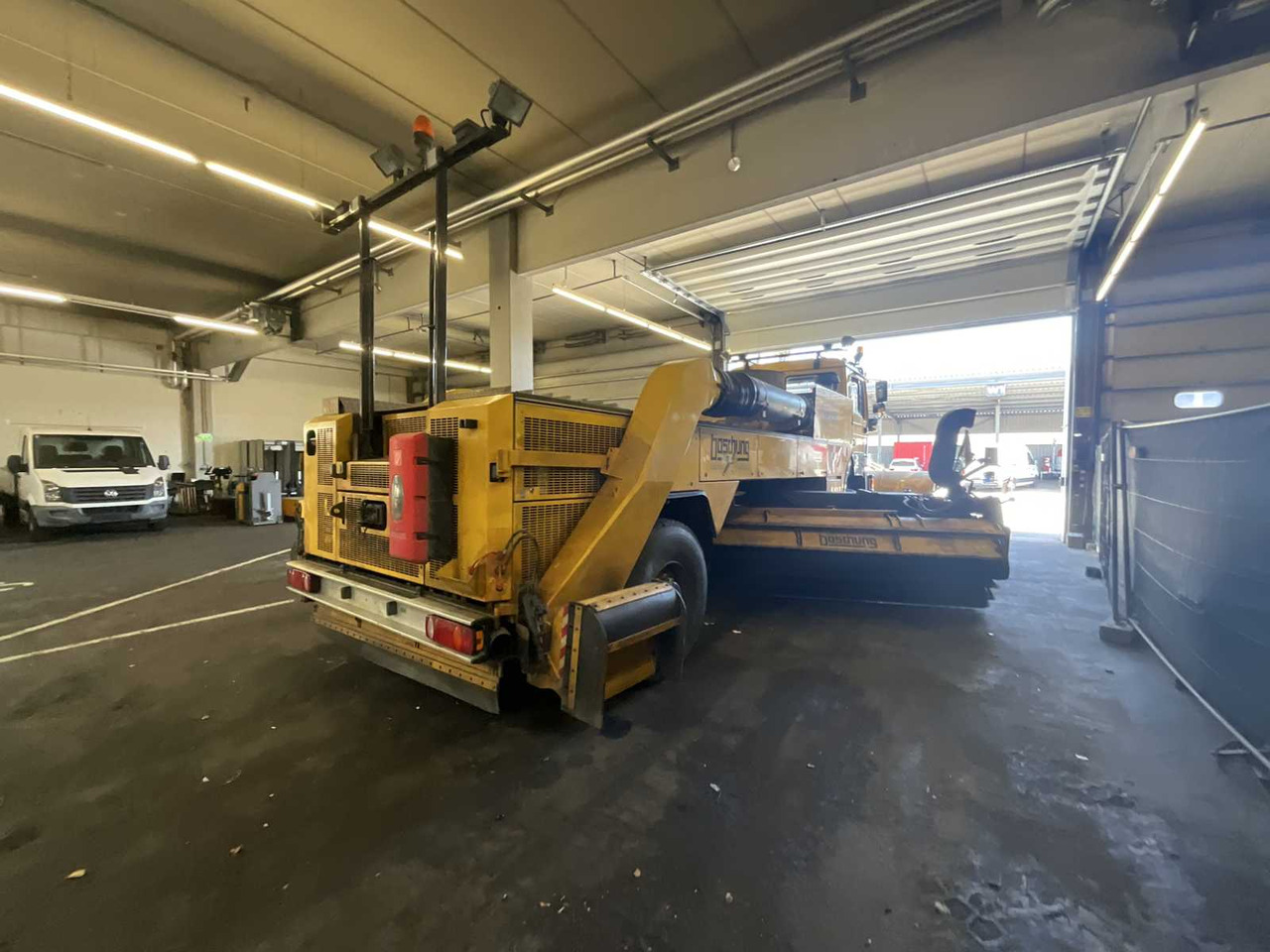 MAN - JETBROOM AIRFIELD JET SWEEPER - 2005 - Truck: picture 4 MAN - JETBROOM AIRFIELD JET SWEEPER - 2005 - Truck: picture 4