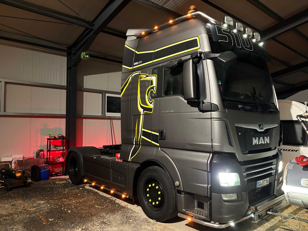 MAN TGX 18.510 4X2 BLS – SPECIAL MODEL "INDIVIDUAL" – YEAR OF CONSTRUCTION 2019 / SEMITRAILER - Truck: picture 3 MAN TGX 18.510 4X2 BLS – SPECIAL MODEL "INDIVIDUAL" – YEAR OF CONSTRUCTION 2019 / SEMITRAILER - Truck: picture 3