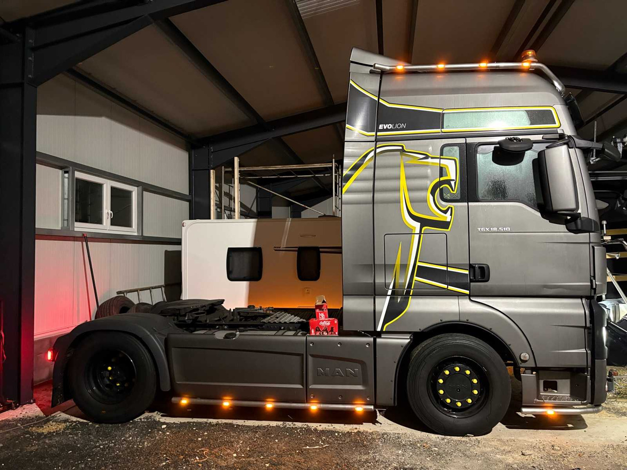 MAN TGX 18.510 4X2 BLS – SPECIAL MODEL "INDIVIDUAL" – YEAR OF CONSTRUCTION 2019 / SEMITRAILER - Truck: picture 4 MAN TGX 18.510 4X2 BLS – SPECIAL MODEL "INDIVIDUAL" – YEAR OF CONSTRUCTION 2019 / SEMITRAILER - Truck: picture 4