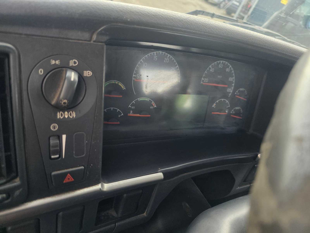 Truck VOLVO - FM/FH - 6X 2R - HOOKLIFT TRUCK WITH CONTAINER - 2002: picture 14 Truck VOLVO - FM/FH - 6X 2R - HOOKLIFT TRUCK WITH CONTAINER - 2002: picture 14