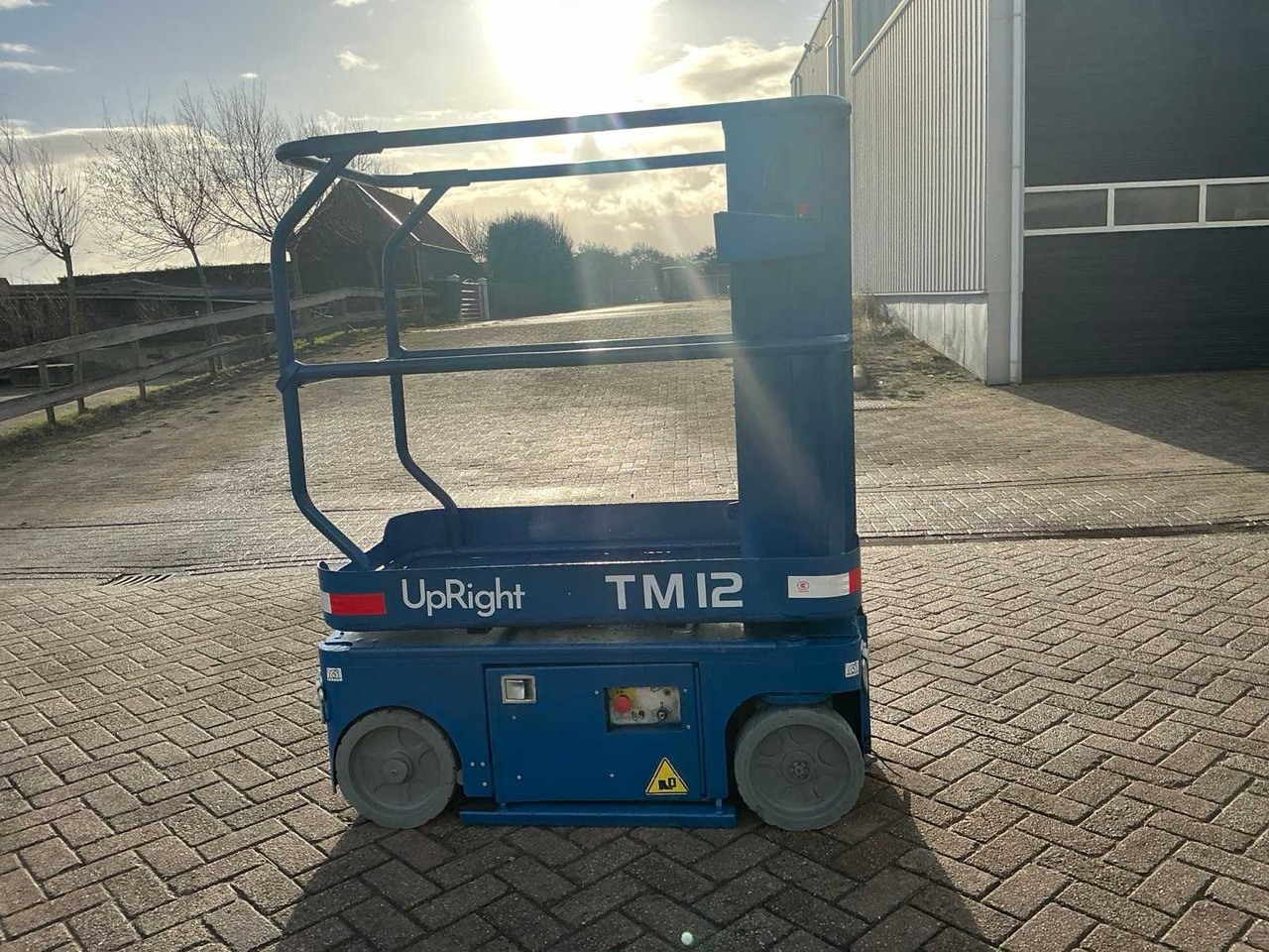 UPRIGHT TM12 AERIAL WORK PLATFORM - Aerial platform: picture 5 UPRIGHT TM12 AERIAL WORK PLATFORM - Aerial platform: picture 5