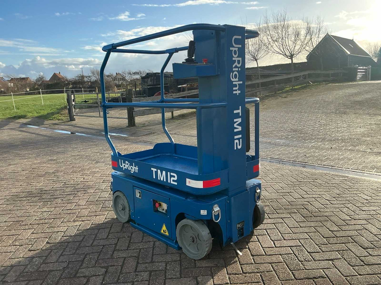 UPRIGHT TM12 AERIAL WORK PLATFORM - Aerial platform: picture 4 UPRIGHT TM12 AERIAL WORK PLATFORM - Aerial platform: picture 4