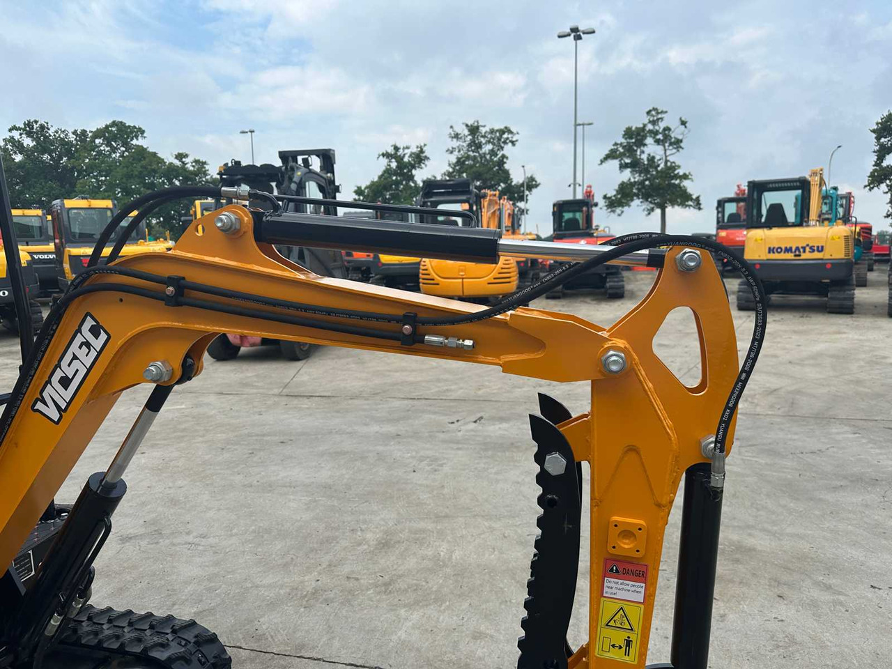 Crawler excavator VICSEC VS15C: picture 12