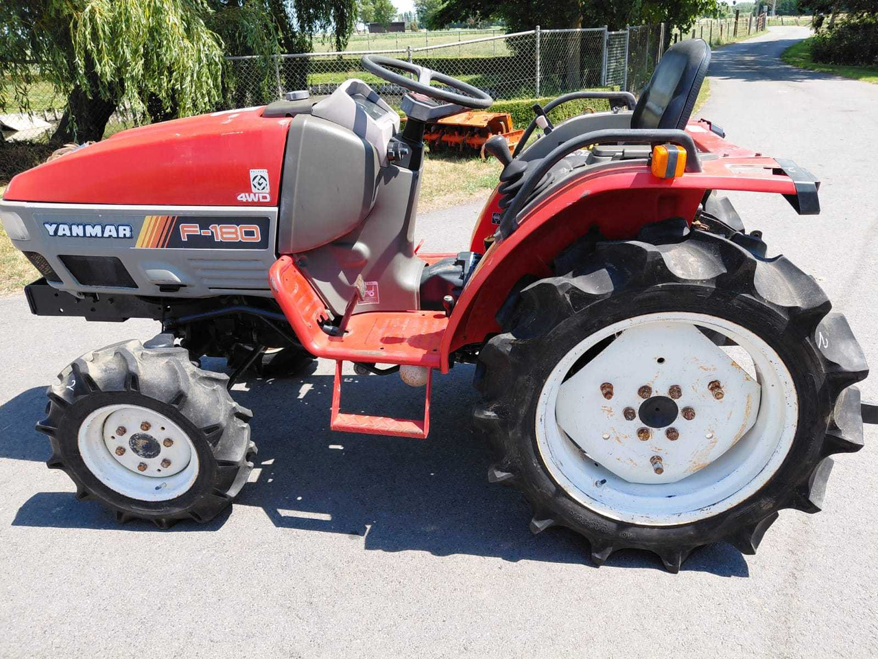 Yanmar F180 - Mini tractor: picture 1 Yanmar F180 - Mini tractor: picture 1