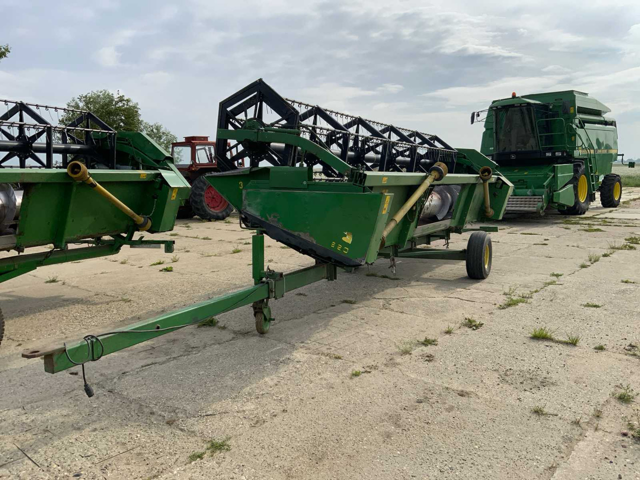 John deere 820 - Combine harvester: picture 2 John deere 820 - Combine harvester: picture 2