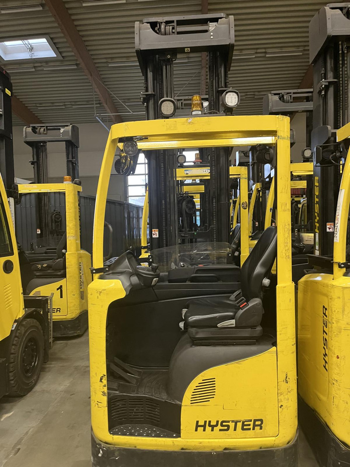 Hyster R1.6 - Reach truck: picture 1 Hyster R1.6 - Reach truck: picture 1