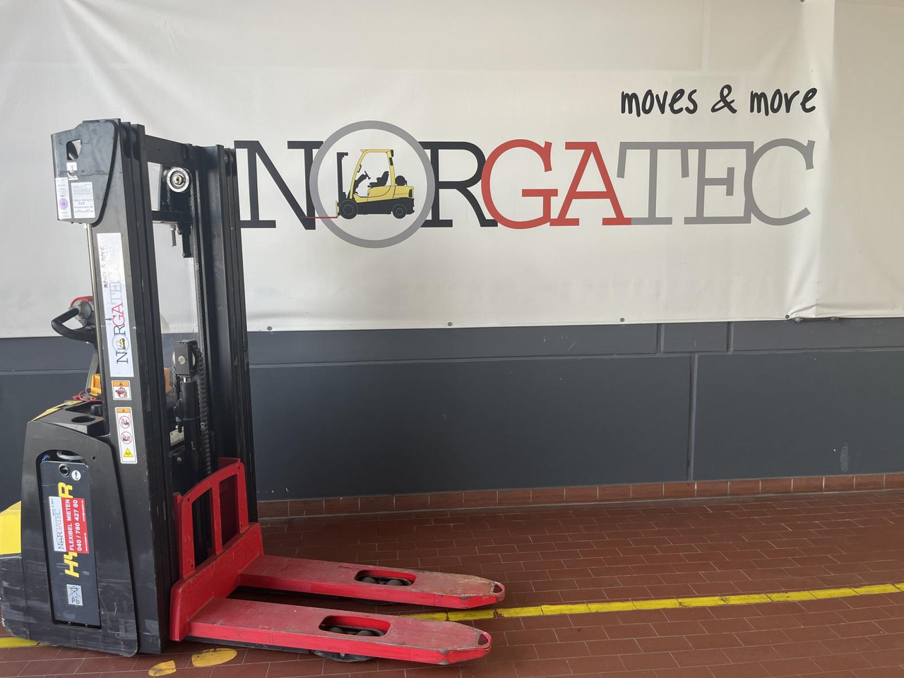 Hyster S1.4 - Stacker: picture 3 Hyster S1.4 - Stacker: picture 3