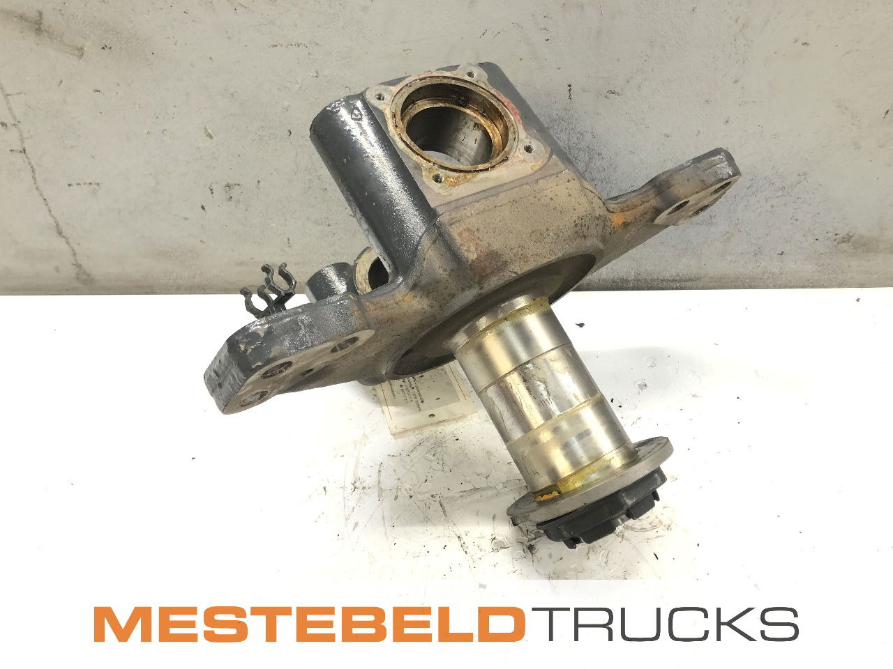 DAF Fusee CF / XF 105 - Front axle for Truck: picture 1 DAF Fusee CF / XF 105 - Front axle for Truck: picture 1