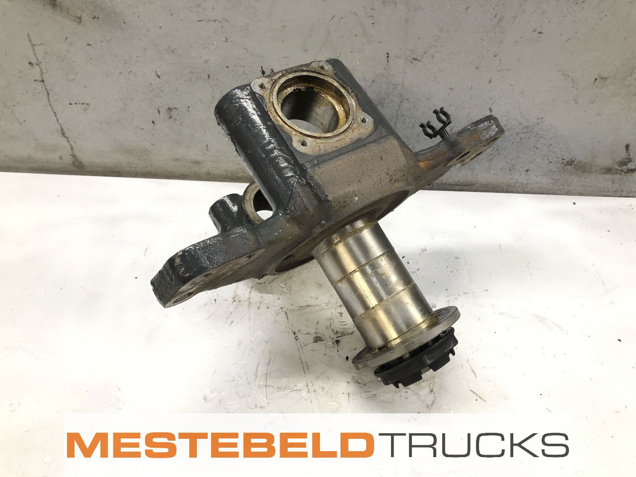 DAF Fusee rechts - Front axle for Truck: picture 1 DAF Fusee rechts - Front axle for Truck: picture 1