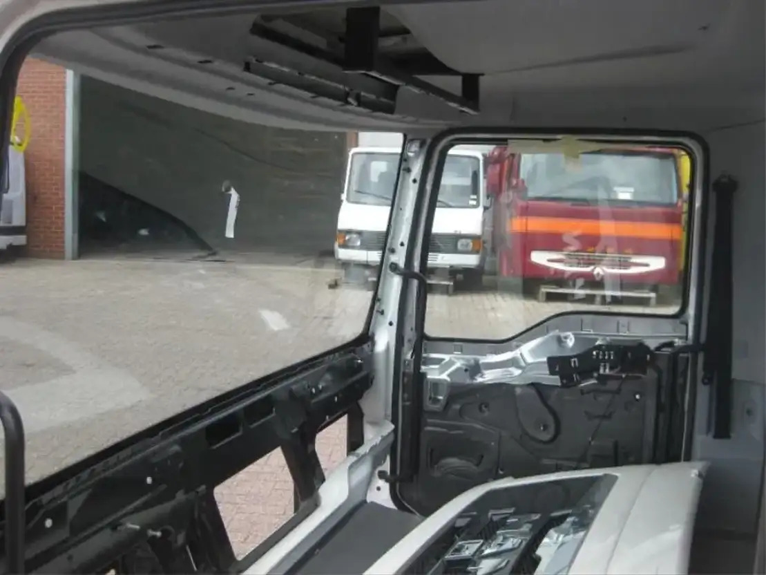 MAN Cabine TGL 10-250 - Cab and interior for Truck: picture 2 MAN Cabine TGL 10-250 - Cab and interior for Truck: picture 2