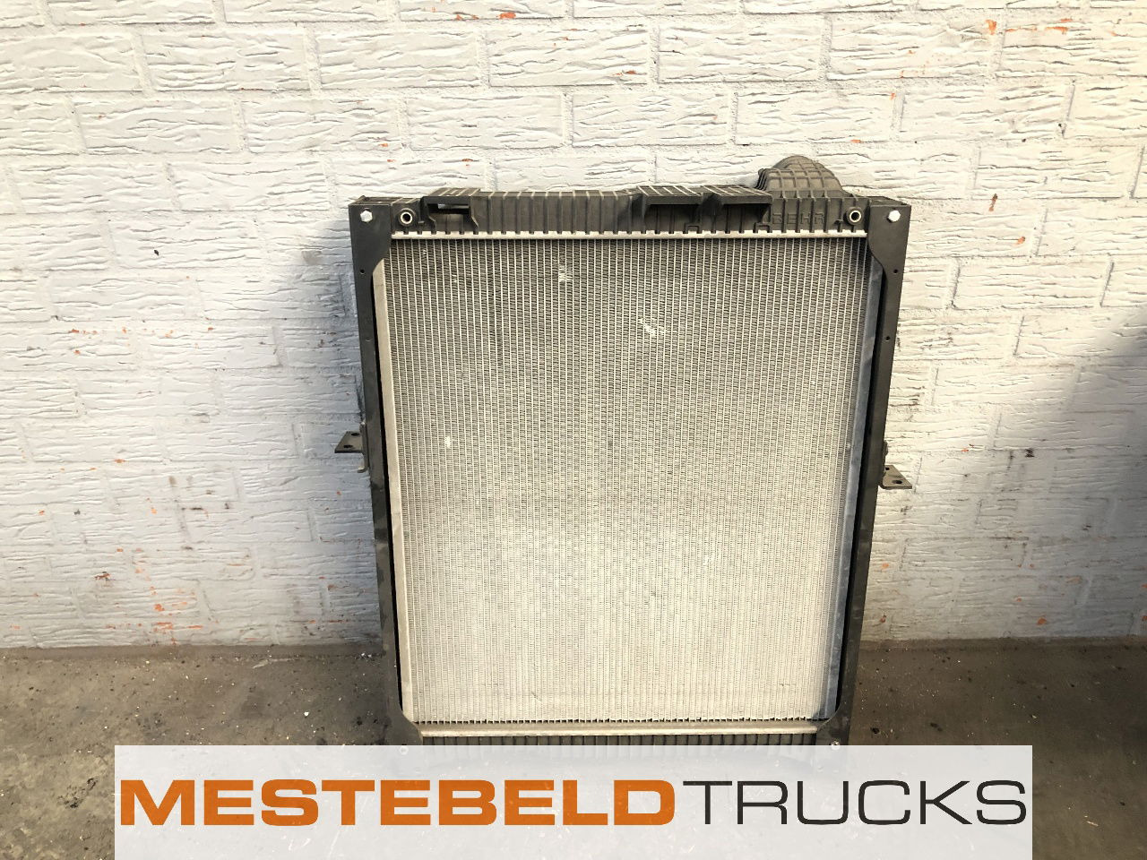 Mercedes-Benz Radiateur - Cooling system for Truck: picture 1 Mercedes-Benz Radiateur - Cooling system for Truck: picture 1