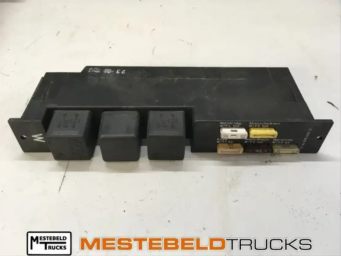 Mercedes-Benz Ruitenwisser- en knipperlichtmodule - Electrical system for Truck: picture 1 Mercedes-Benz Ruitenwisser- en knipperlichtmodule - Electrical system for Truck: picture 1