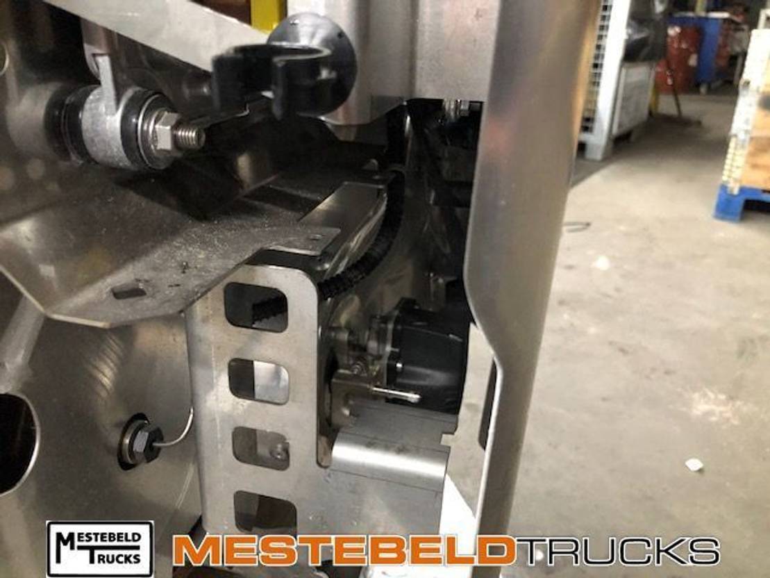 Mercedes-Benz Uitlaatsysteem - Muffler/ Exhaust system for Truck: picture 3 Mercedes-Benz Uitlaatsysteem - Muffler/ Exhaust system for Truck: picture 3