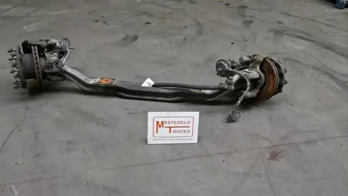 Mercedes-Benz Vooras VL4/52DC-7,5 - Front axle for Truck: picture 1 Mercedes-Benz Vooras VL4/52DC-7,5 - Front axle for Truck: picture 1