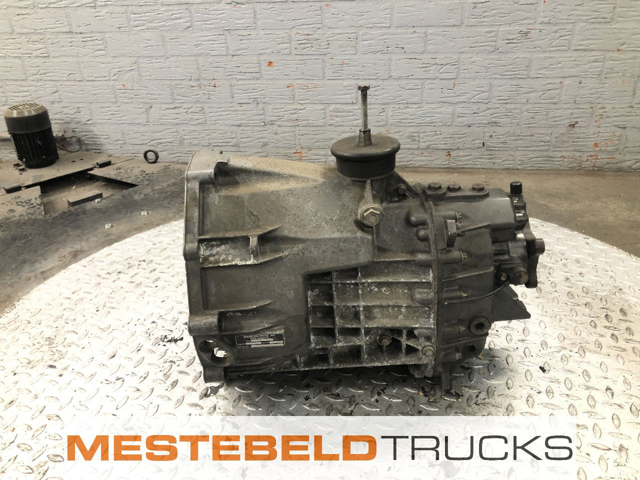 Volkswagen Versnellingsbak Crafter LT 2.5 G28-5R - Gearbox and parts for Truck: picture 1 Volkswagen Versnellingsbak Crafter LT 2.5 G28-5R - Gearbox and parts for Truck: picture 1