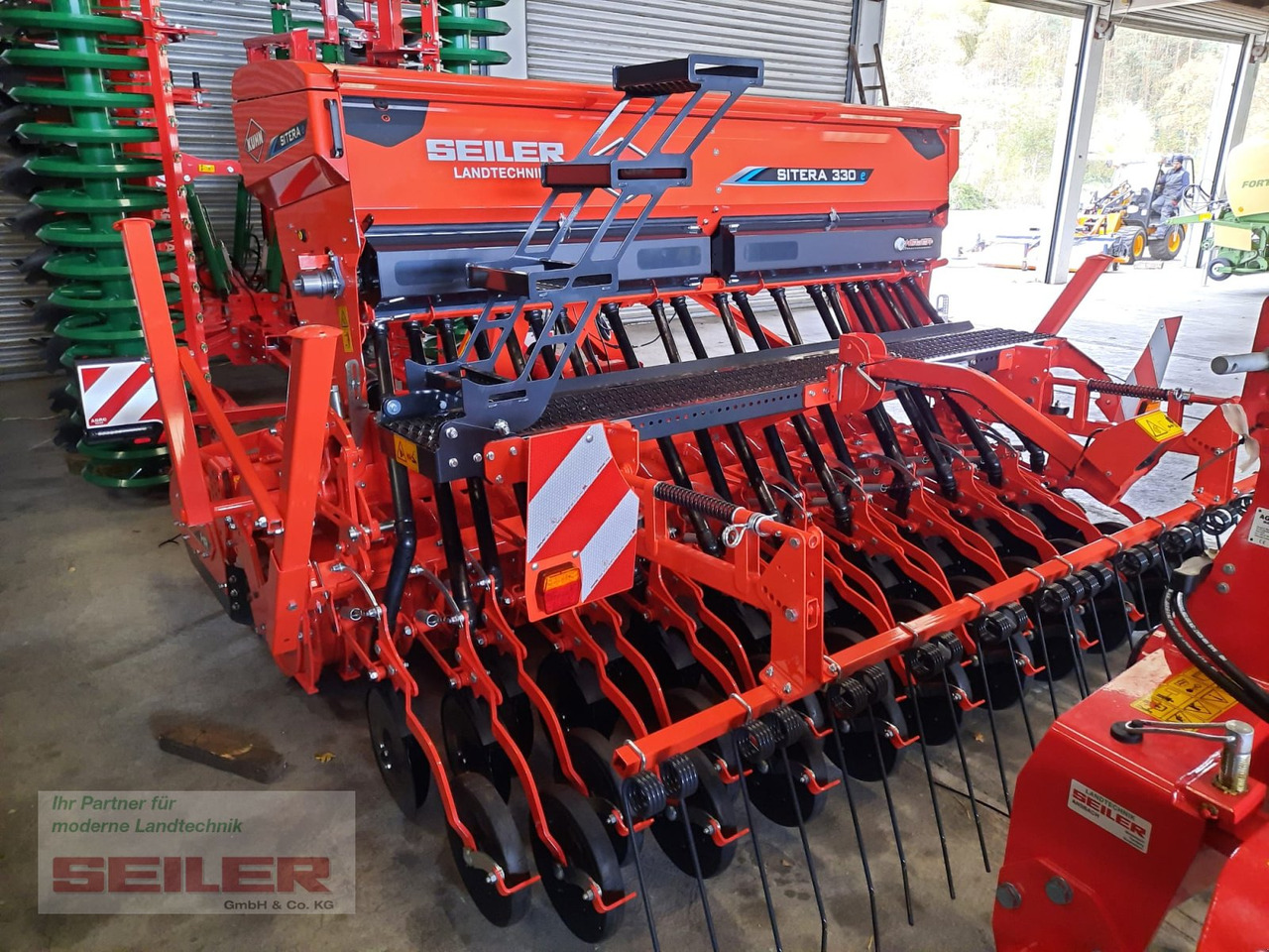 Kuhn HR 304 + Sitera 330-20E - Combine seed drill: picture 2 Kuhn HR 304 + Sitera 330-20E - Combine seed drill: picture 2