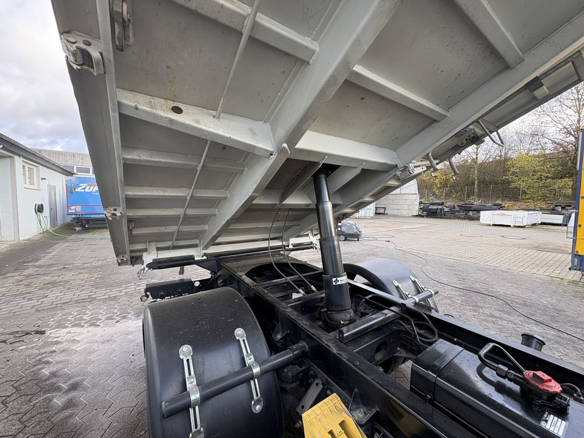 FUSO Meiller 3-Seiten Kipper Aufbau Bj. 2023 - Tipper van: picture 5 FUSO Meiller 3-Seiten Kipper Aufbau Bj. 2023 - Tipper van: picture 5