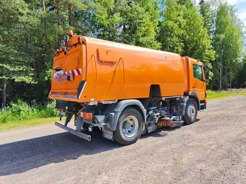 Bucher Cityfant 60 MB Atego - Road sweeper: picture 4 Bucher Cityfant 60 MB Atego - Road sweeper: picture 4