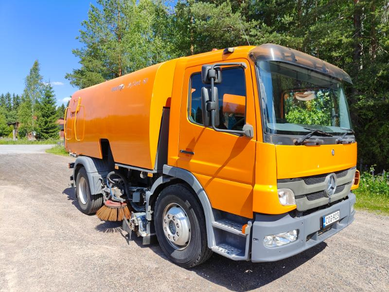 Bucher Cityfant 60 MB Atego - Road sweeper: picture 1 Bucher Cityfant 60 MB Atego - Road sweeper: picture 1