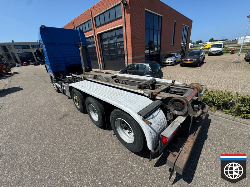 DAF XF 105.460 8X2/4 - 30t hooklift - CLEAN HOLLAND TRUCK - Hook lift truck: picture 2 DAF XF 105.460 8X2/4 - 30t hooklift - CLEAN HOLLAND TRUCK - Hook lift truck: picture 2