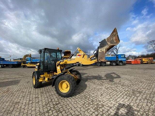 Caterpillar 908M, 4+1 Schaufel, Palettengabel, wenig Std. - Wheel loader: picture 3 Caterpillar 908M, 4+1 Schaufel, Palettengabel, wenig Std. - Wheel loader: picture 3
