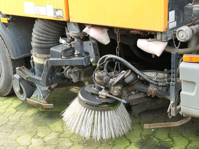 Mercedes-Benz 1018 Atego 4x2, Faun VIAJET 5R, Klima, 73tkm - Road sweeper: picture 3 Mercedes-Benz 1018 Atego 4x2, Faun VIAJET 5R, Klima, 73tkm - Road sweeper: picture 3