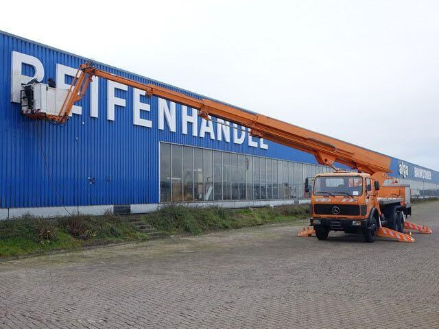 Mercedes-Benz 2222 6x4, Ruthmann, 28m. 3. Sitz - Articulated boom: picture 3 Mercedes-Benz 2222 6x4, Ruthmann, 28m. 3. Sitz - Articulated boom: picture 3