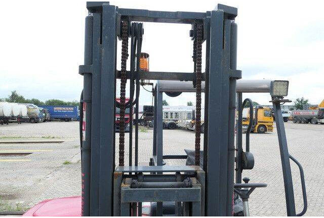 Moffett M4 25.3, Mitnahmestapler, 2.500kg, 3m Hubhöhe - Truck mounted forklift: picture 5 Moffett M4 25.3, Mitnahmestapler, 2.500kg, 3m Hubhöhe - Truck mounted forklift: picture 5