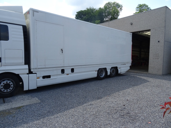 Camion MAN TGX26.400 (2009-731.695 km-VIN:WMA21XZZ7AW137860) - Box truck: picture 4 Camion MAN TGX26.400 (2009-731.695 km-VIN:WMA21XZZ7AW137860) - Box truck: picture 4